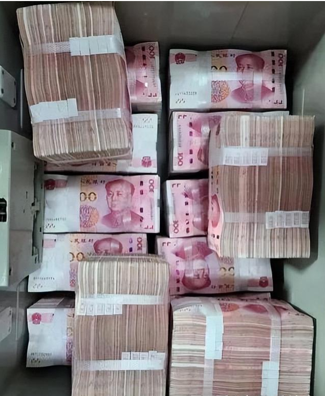 回顾:"巨贪"马超群副处级干部贪1.2亿现金,外加68张房产证!