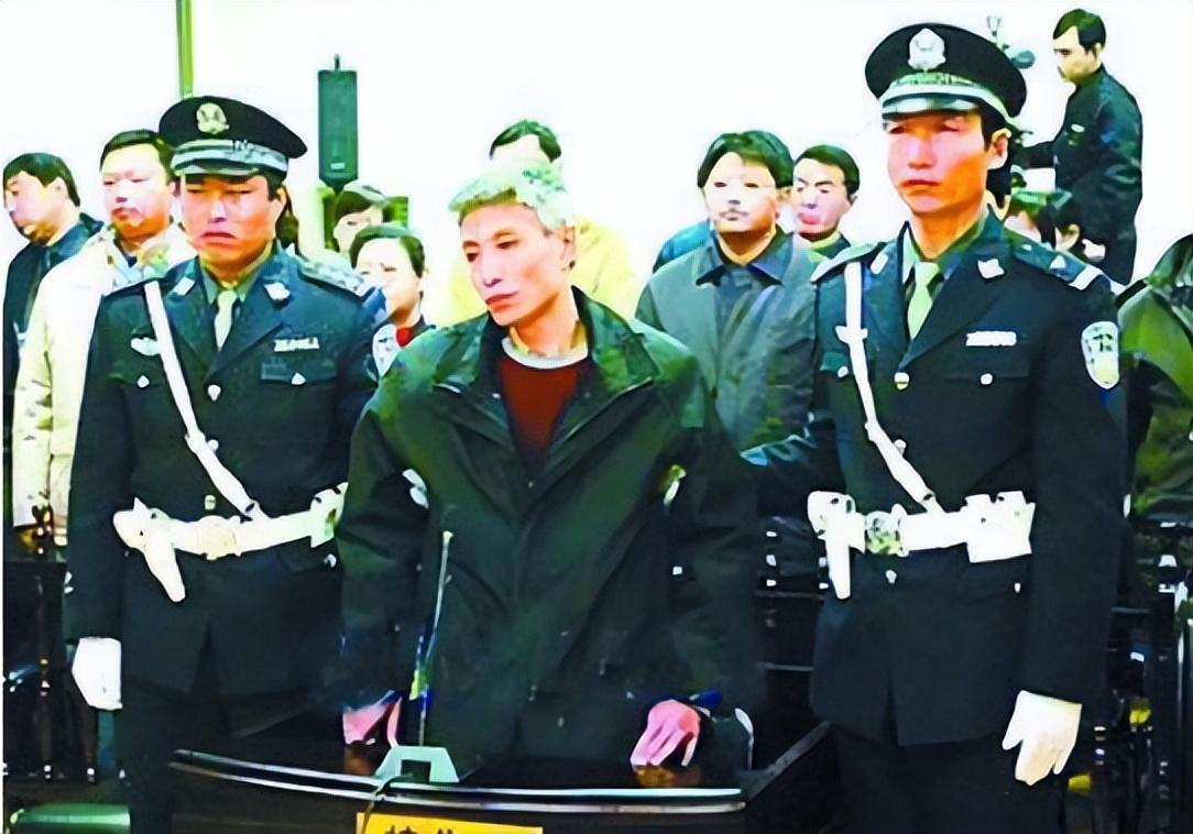 2000年沈阳黑帮大佬刘涌入狱14名律师帮他减刑最终结局如何