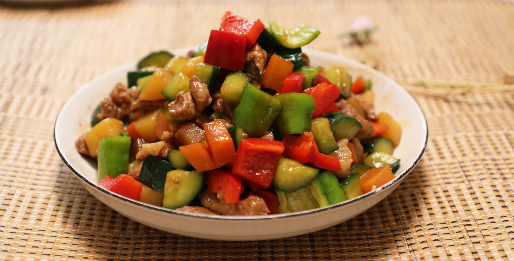 炒三丁这样做,咸香口味,与米饭满头是绝配,老公和孩子都抢着吃