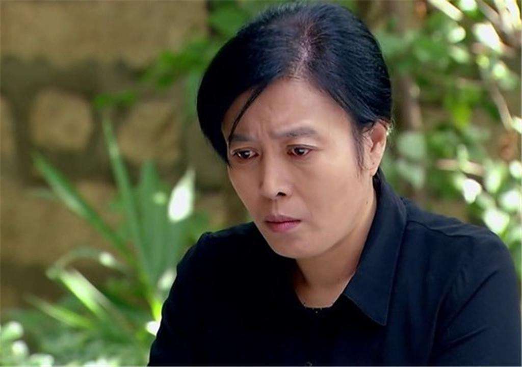 《安家》凶神恶煞的房似锦妈妈,在现实中为弥补女儿曾登台演小品