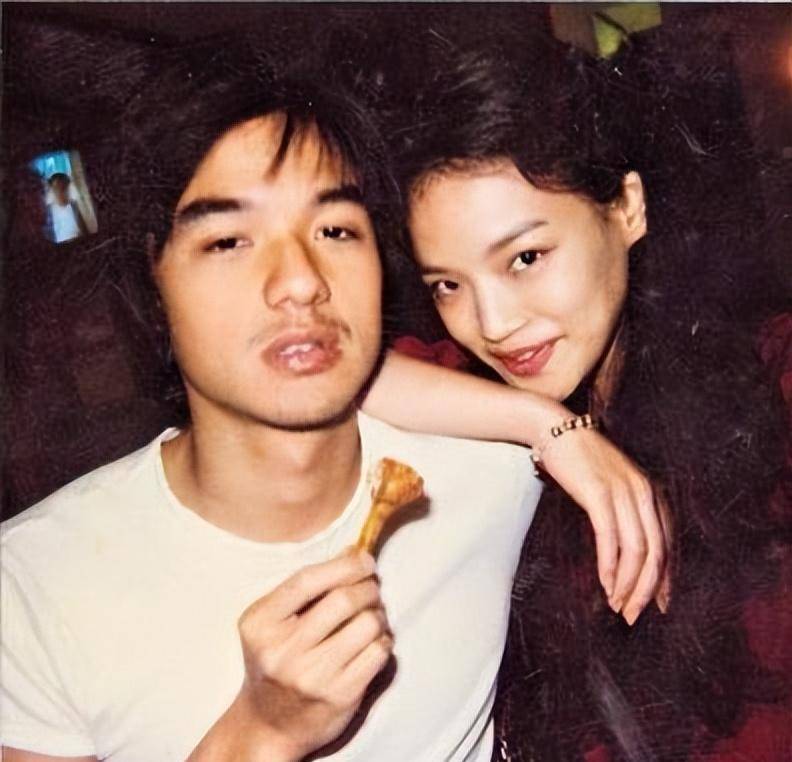 冯德伦与舒淇,20年的相处,终成眷属,婚后6年无子女也幸福