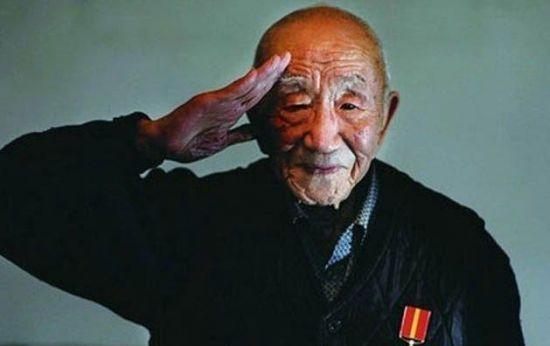 东北老工人患绝症,女儿道出他的身份,301医院:按副师待遇收治