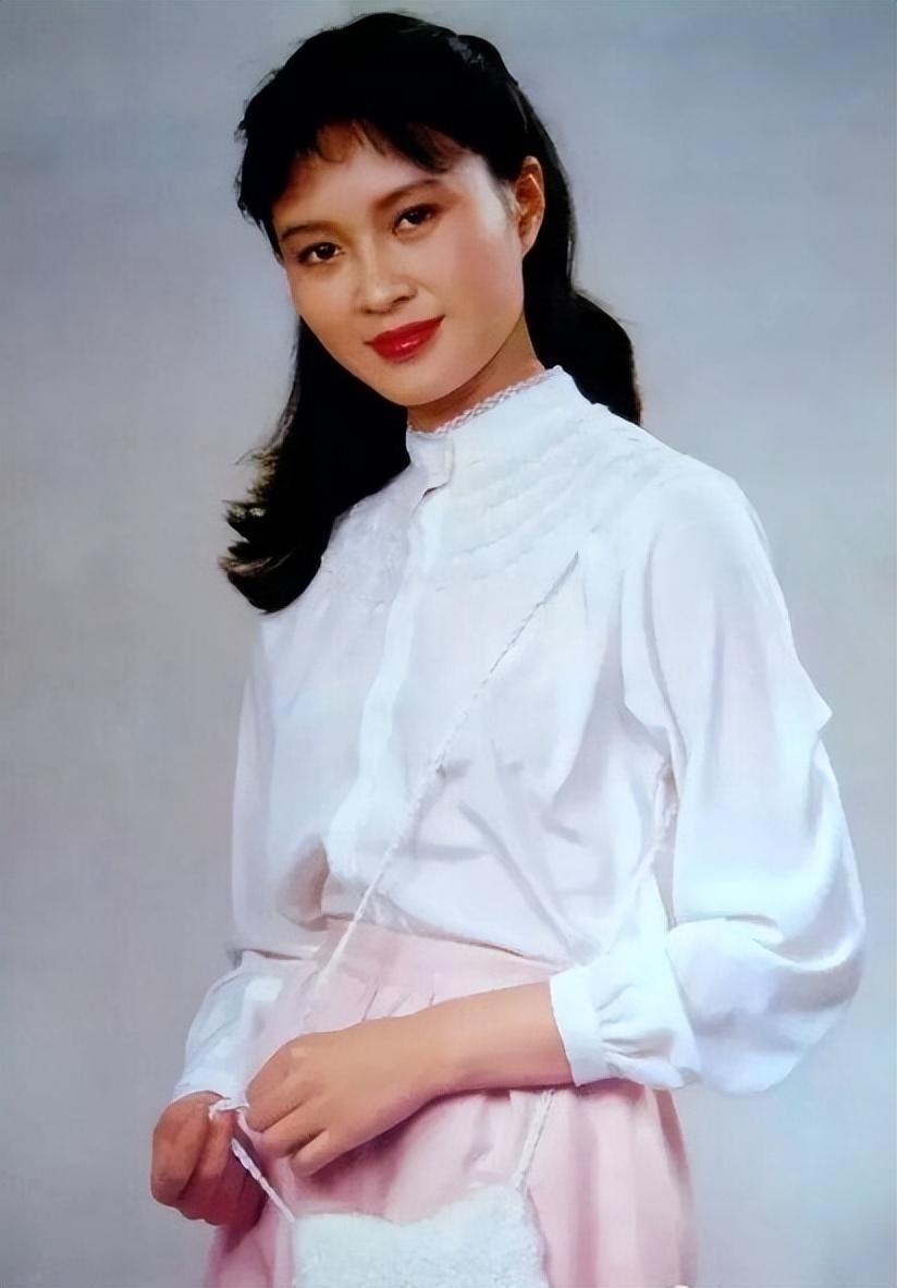 方舒结婚7年背叛丈夫出轨小10岁的屠洪刚8年后被人插足婚姻