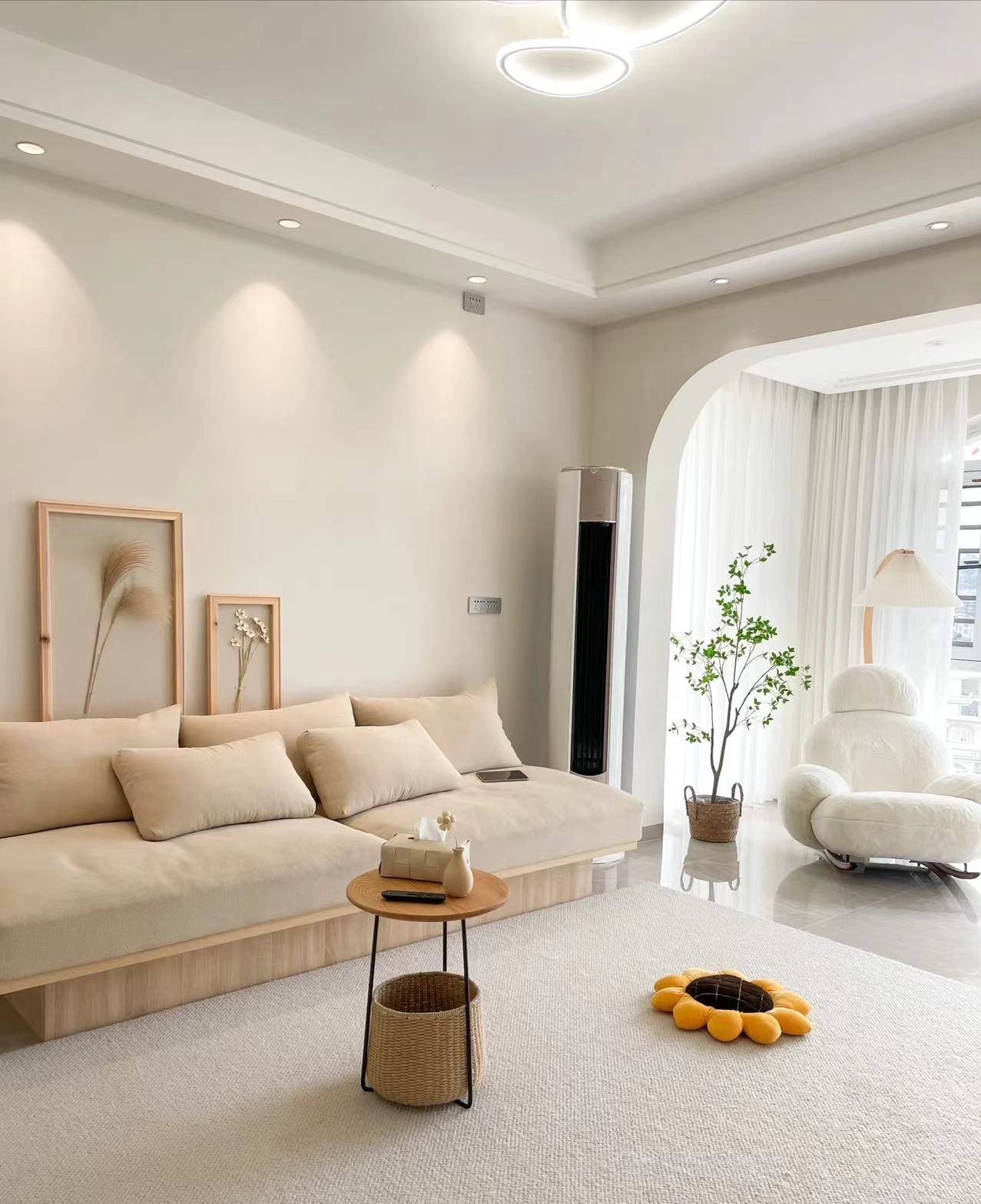 所以你的沙发尺寸和位置一定提前确定,别留了插座因为沙发位置和尺寸