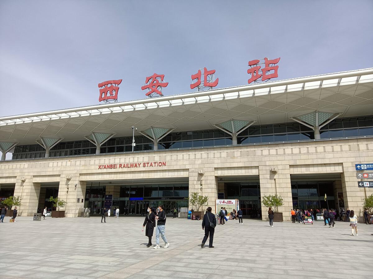 西安北站站台数为18台34线,是中国站台和股道最多的高铁站