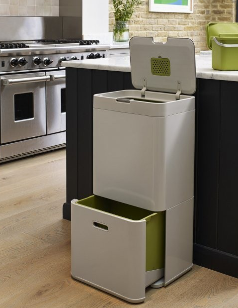 新型垃圾桶问世,厨房不再有味