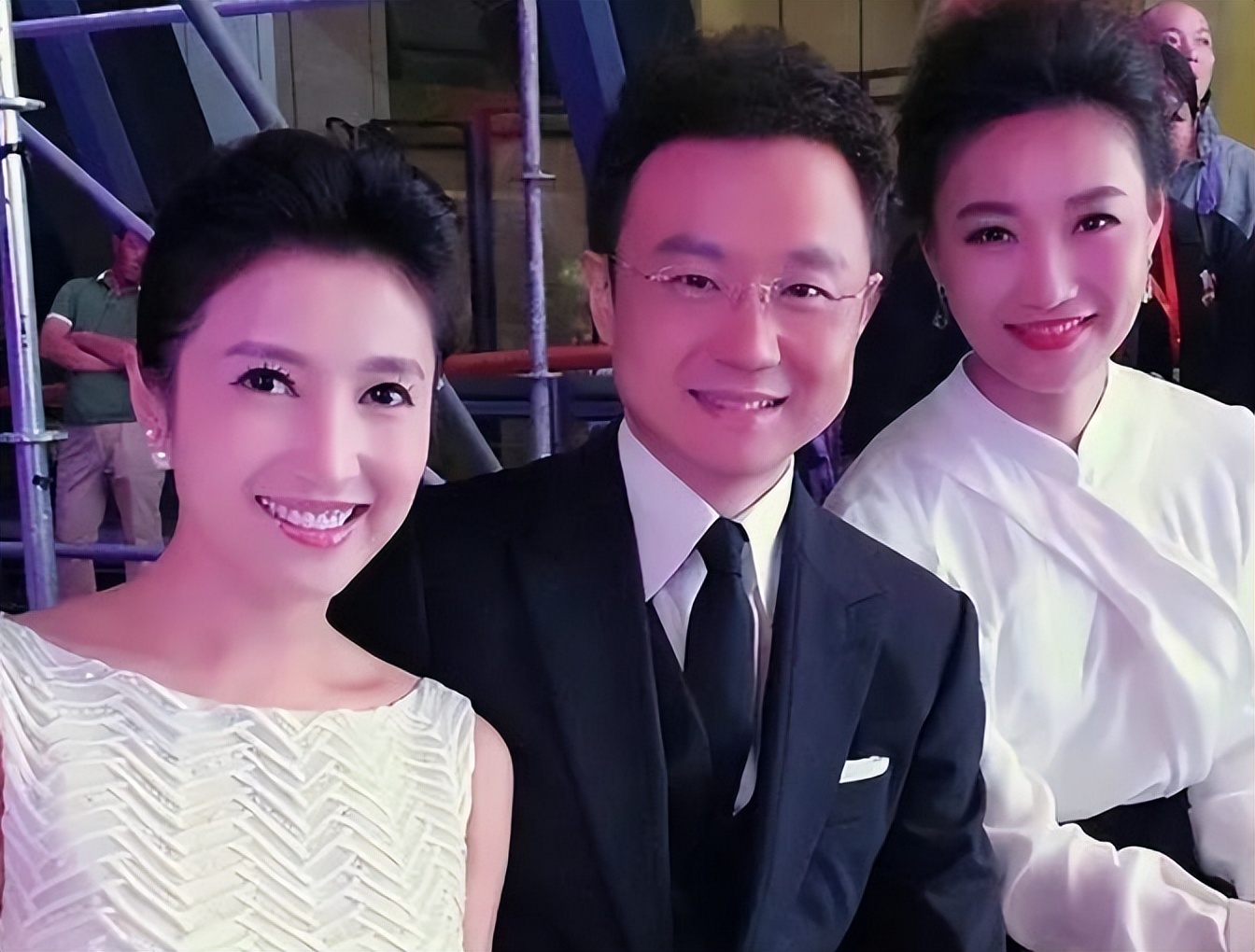 著名导演蒋虎:娶主持人春妮,结婚7年无子女,离婚后一个人生活
