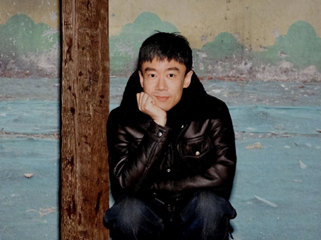 他以为多年的旧情会得已疏散,没想到拍完后李亘陷的更深了.