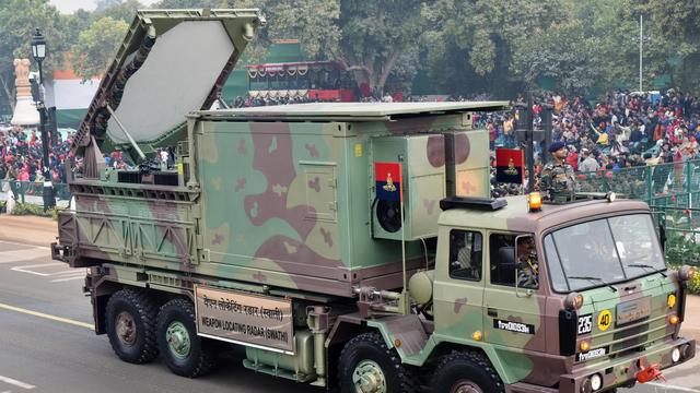 当年面对小巴威风八面的印度炮兵,如今购买利器,还牛得起来吗?