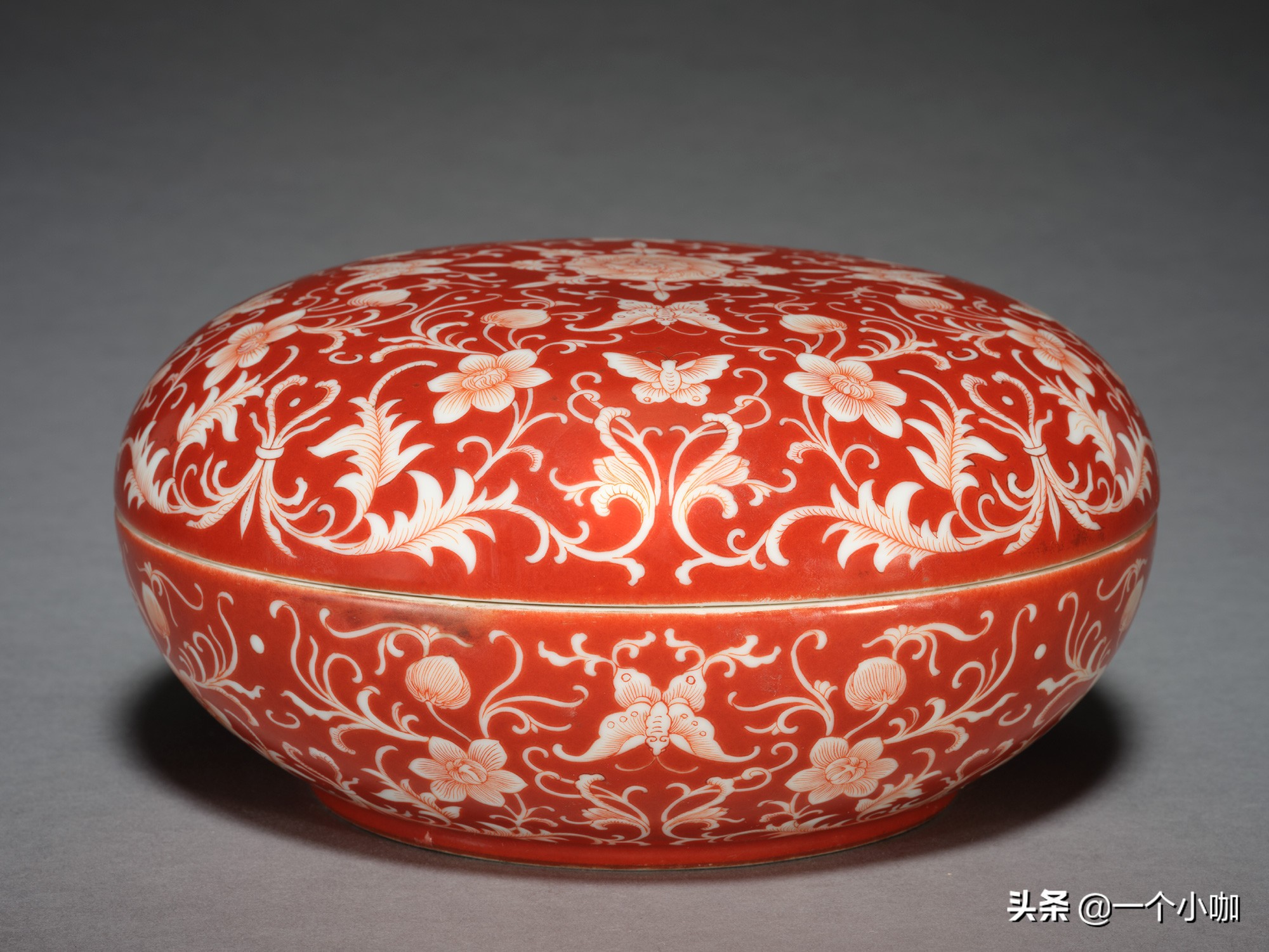 中华艺术的瑰宝:十五件清代瓷器的绝美风采