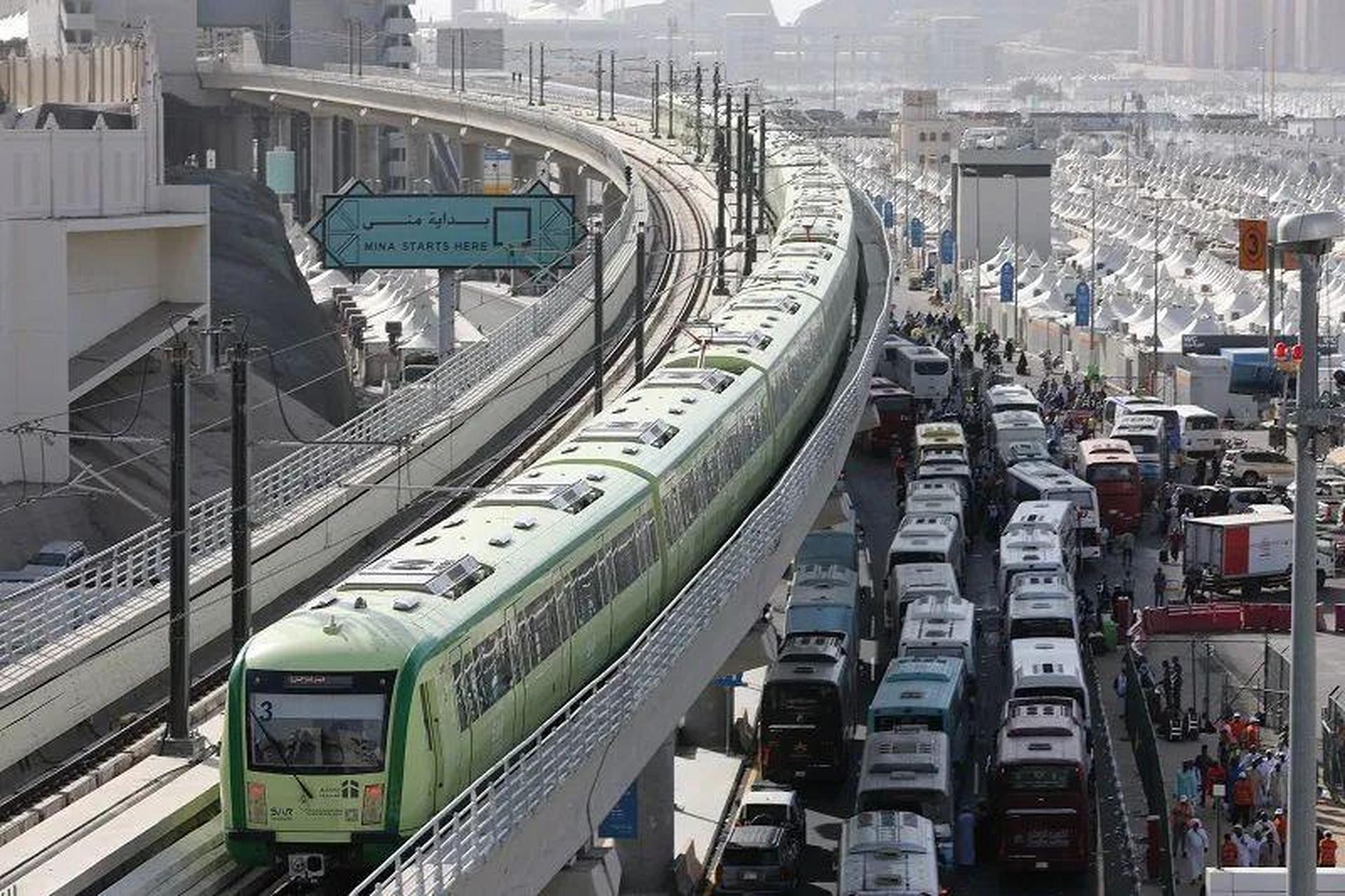 月1日18时整,中国铁建承担的沙特麦加轻轨2023年朝觐运营任务圆满完成