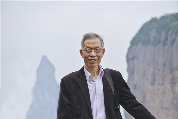 真诚纯朴 生而为人——张庆和文学评论集《文情诗缘片片心》谈段