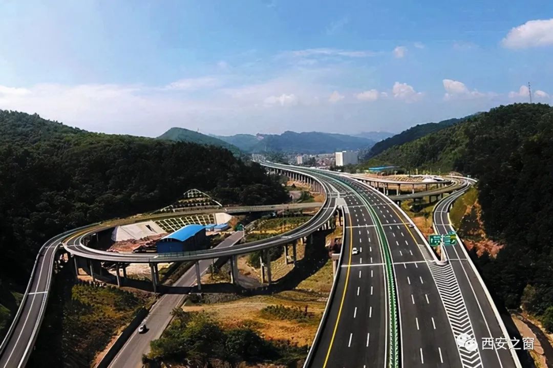 合凤高速公路的建设,将会推动全省公路网络的构建;以此获得高效,便捷