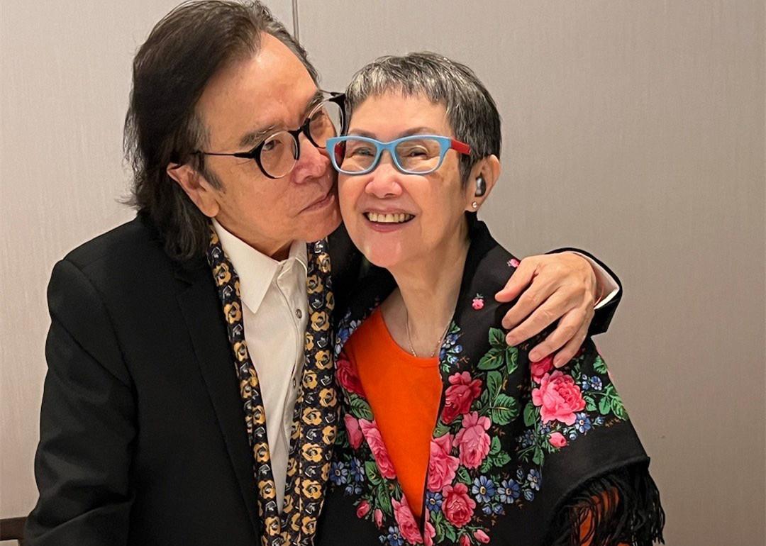 姜大卫邀请明星们来给老婆过生日!吻妻子太甜,李琳琳欢癌精神好