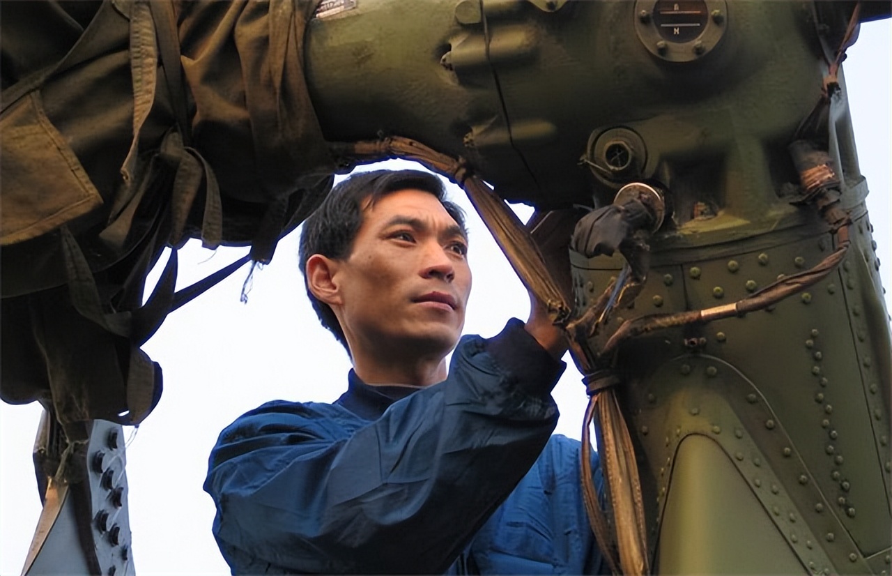 芮银超:初中毕业,服役30年,将兵当到极致,部队曾为他两改编制