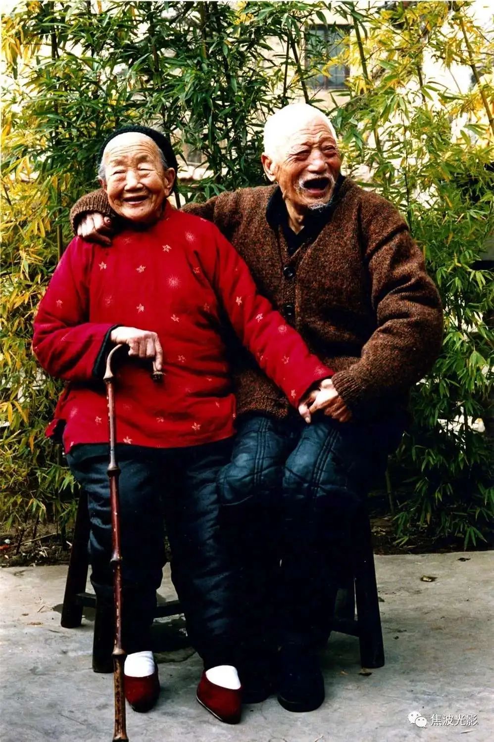 他是农民的儿子却靠一台相机把爹娘照片挂进中国美术馆