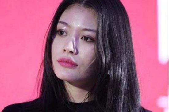 汪峰前妻康作如,和女儿相依为命,离婚后不是夫妻也是亲人