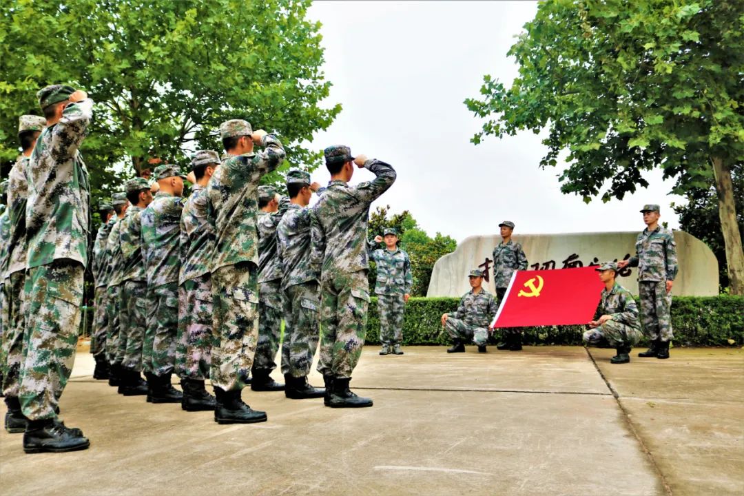春夏秋冬,带你领略不一样的士官学员