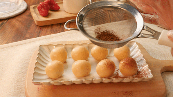 1盒牛奶,1碗淀粉,不用烤箱不用油炸,做出好吃又q弹的牛奶球