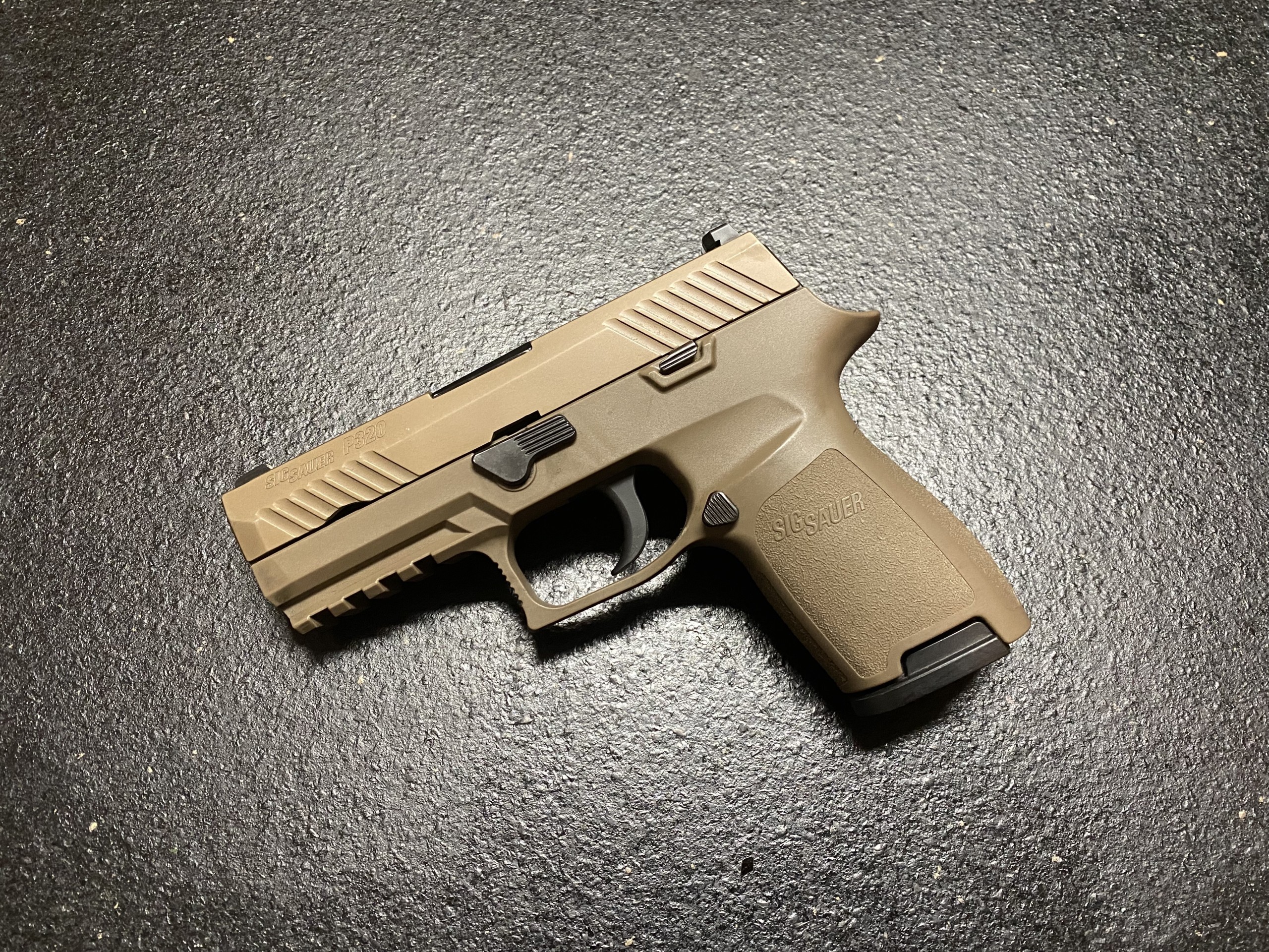 来自的德国的甜心手枪——sig p320紧凑型.40口径