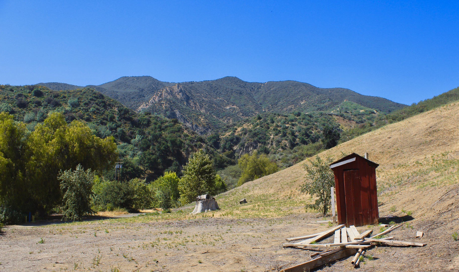 废弃的美国无人镇:曾因石油一夜暴富,如今被弃在荒野中无人问津