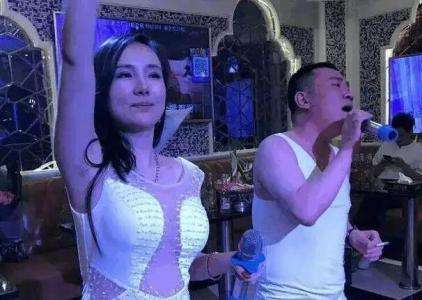 ktv女陪唱月入过万,在包厢里都做什么……不少人经受不住诱惑