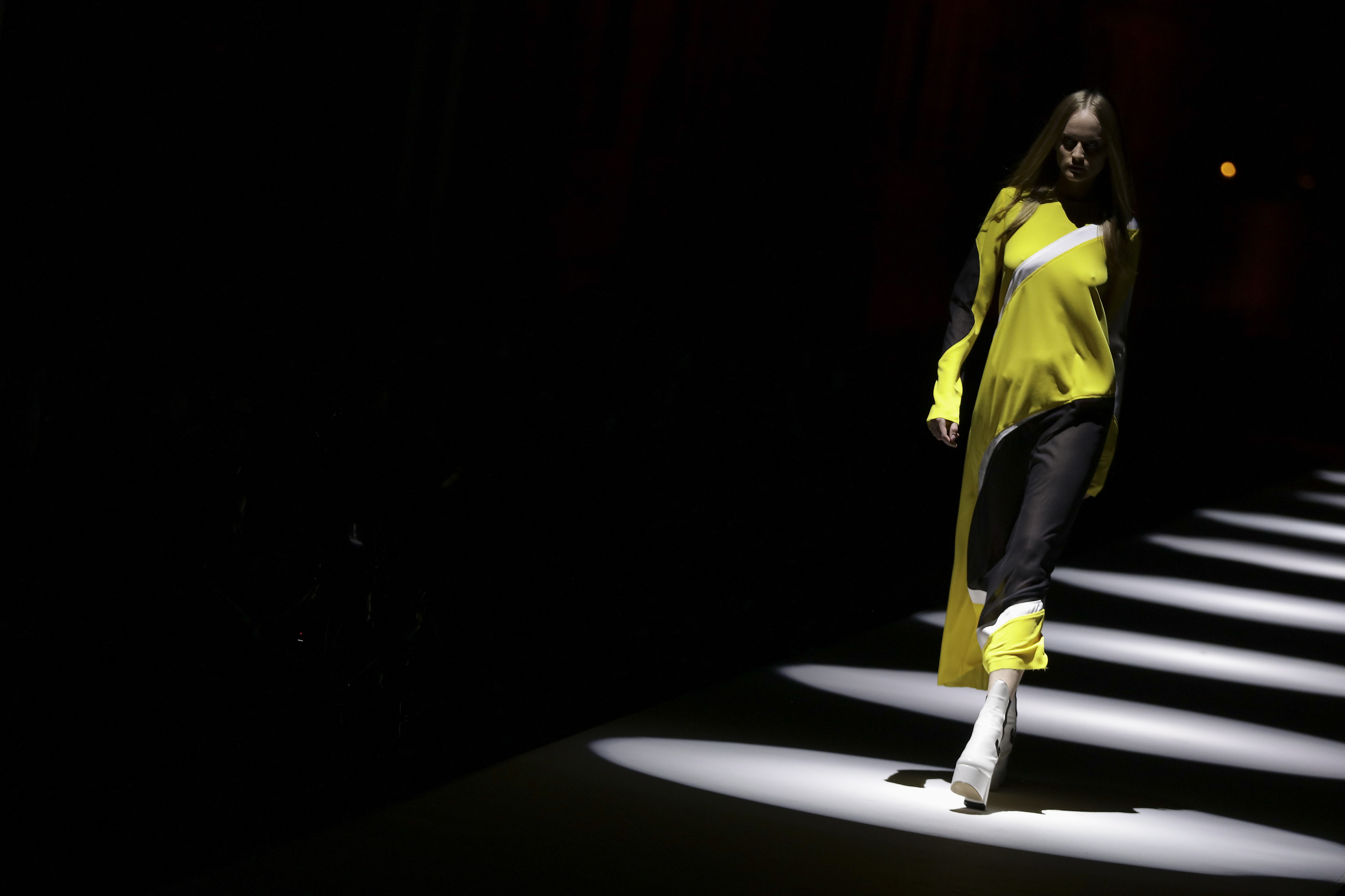 葡萄牙时装秀——alves/goncalves品牌时装秀