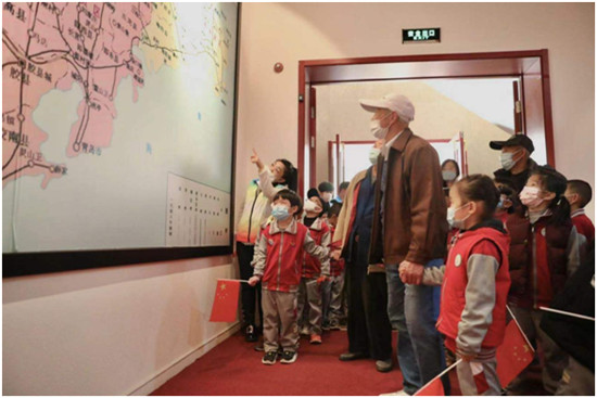 威海文登峰山小學重溫紅色經(jīng)典,助推黨史學習(圖1)