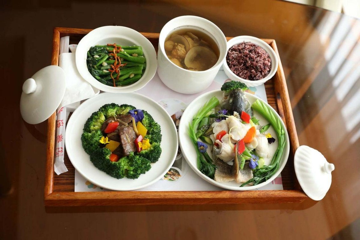 老牌明星蒋勤勤晒月子餐,饭菜简单清淡,网友点赞:真接地气!