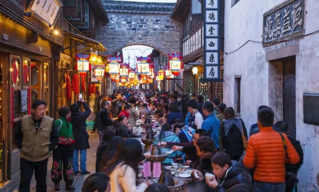 乌镇元旦人从众,游客悠游,尽享冬日人间烟火气