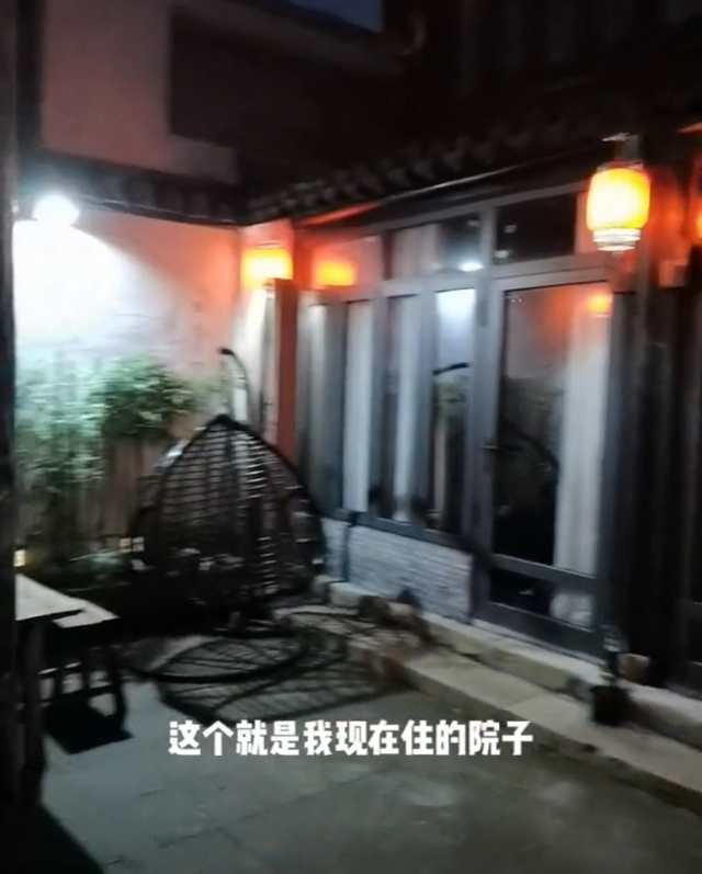 《哥只是个传说》原唱陈旭近况曝光,拍下千万古董,老板风范十足