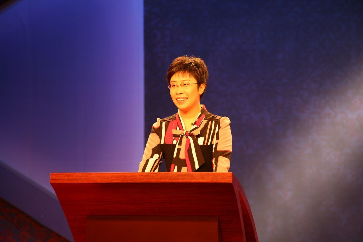 国学女大师蒙曼:百家讲坛一炮而红,却因为一首唐诗被打回原形