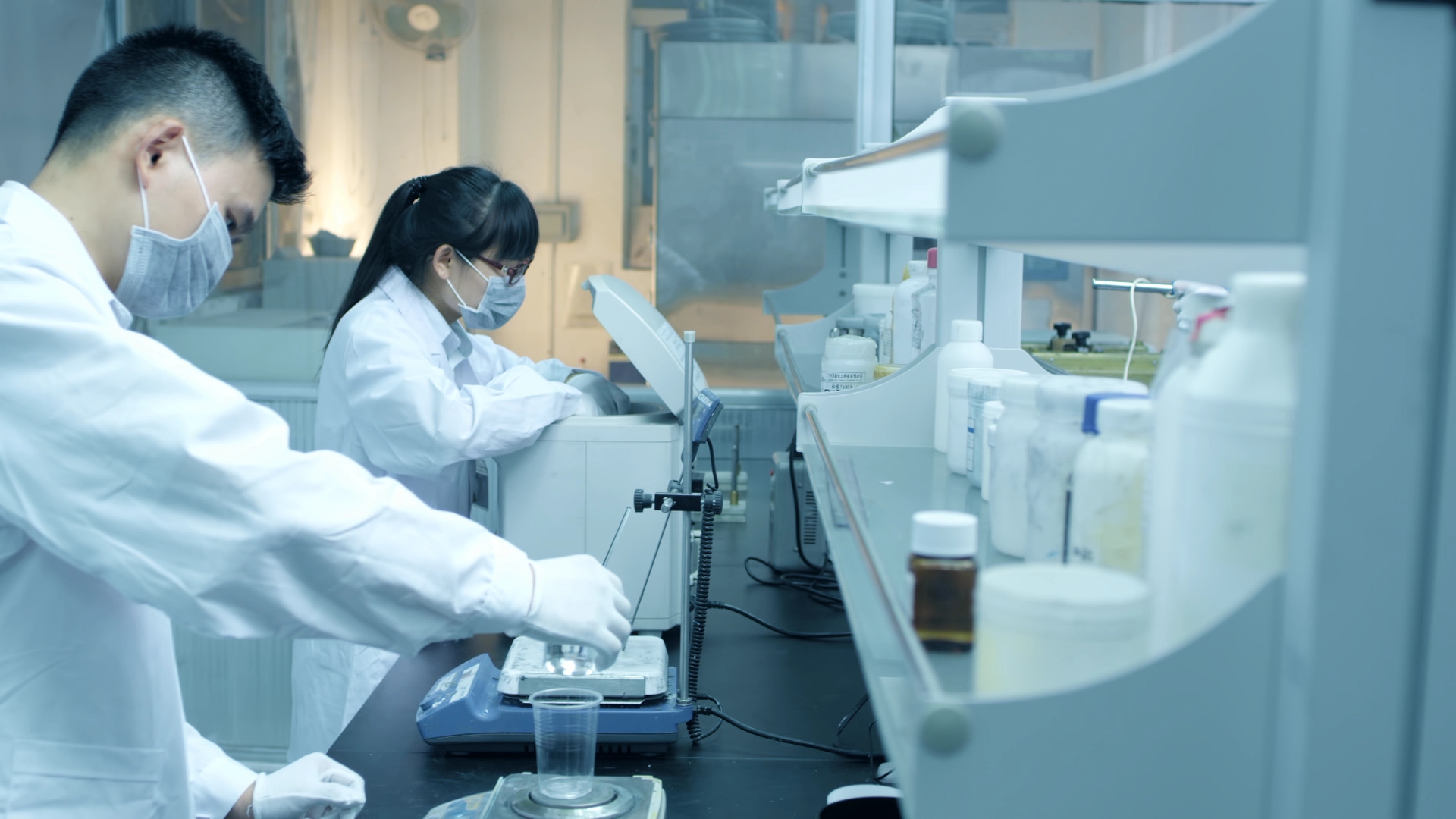 中产阶级及格线来了:我国只有3300万户,仅4种家庭达标,有你吗