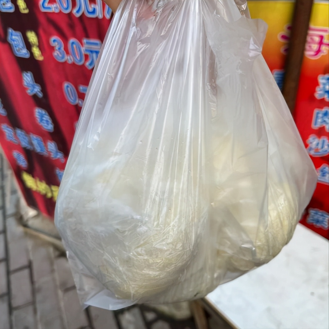 江苏这家小破店,现蒸现卖的包子出锅就抢光,镇江人一袋袋往外拎