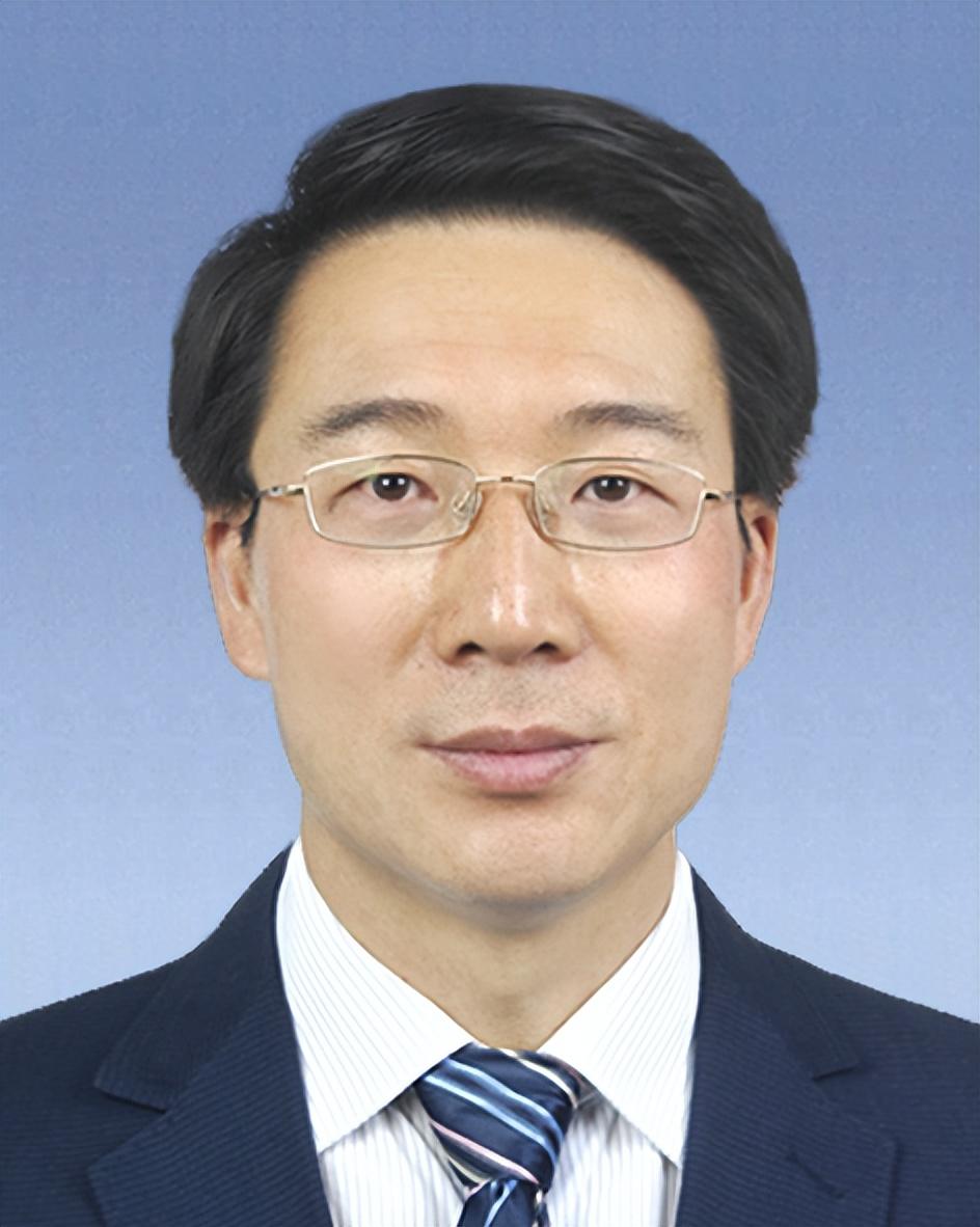 新密市市长程洋主持召开市政府2023年第12次常务会议