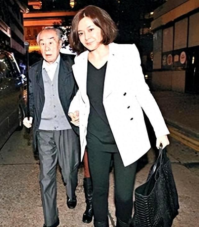 关之琳父亲关山女儿28年不理他去世后关之琳为他买400万墓地