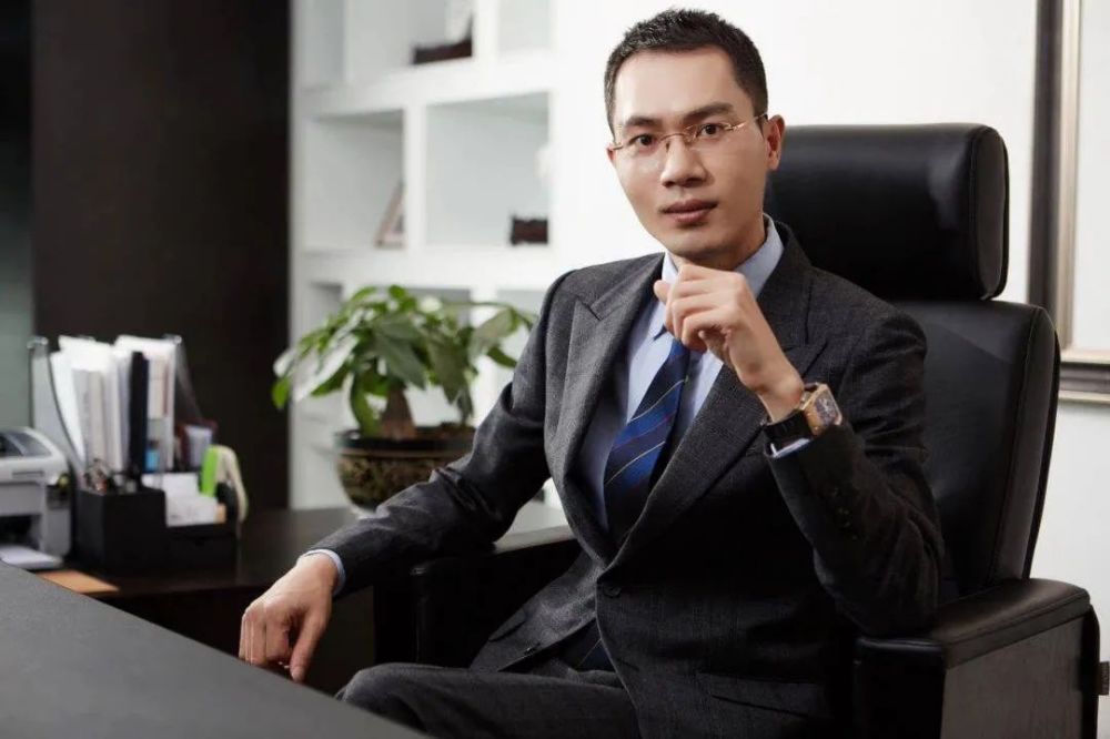 鸿星尔克总裁吴荣照爆火!负债千万白手起家,工厂曾遭遇水灾火灾