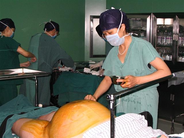 进入产房生孩子时,几样待产物品务必带全,少了哪一样都很麻烦!