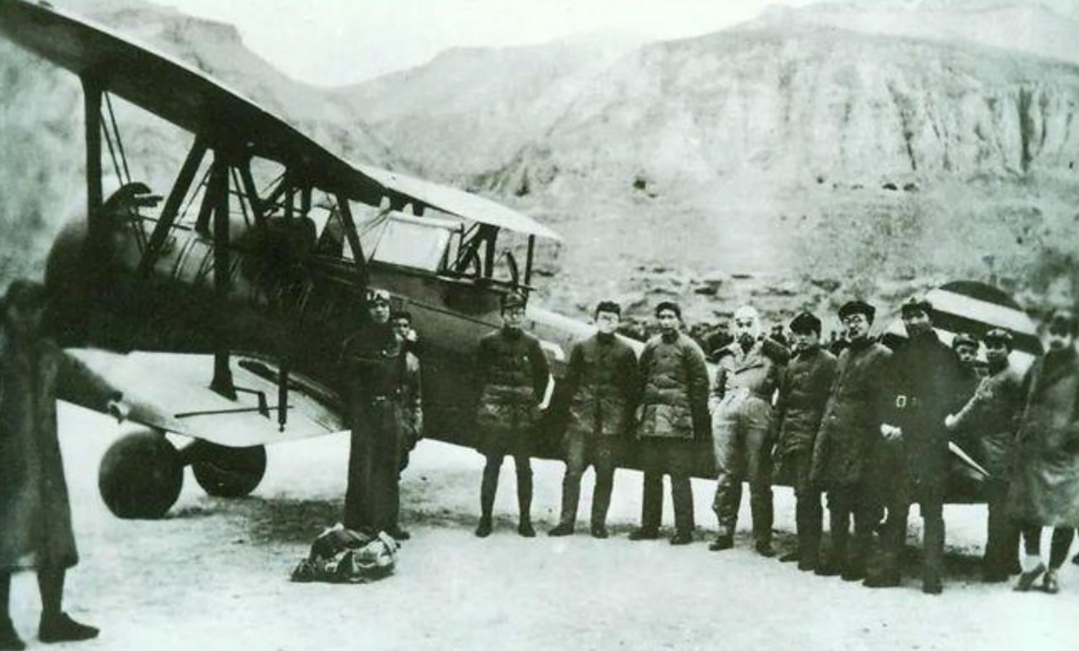 西安事变在和平解决之后,国共两党重新展开了合作,携手应对国家的危难