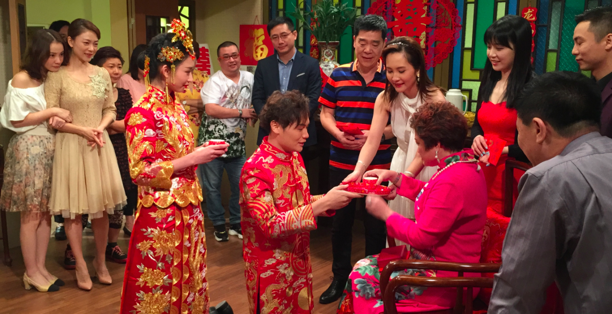 81岁的广州演员卢秋萍,丈夫曾是唱片公司老板,两人已走过金婚