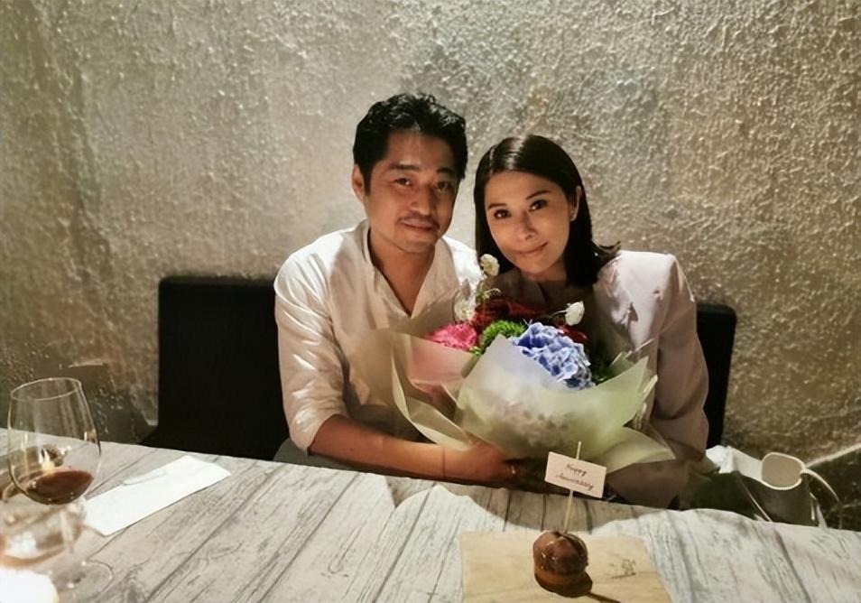 以为没关系,其实做过夫妻的18对明星,卢惠光前妻很眼熟