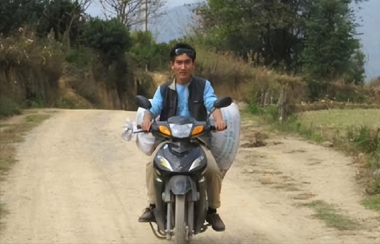 当你抱怨没有鞋穿的时候,回头一看,发现别人竟然没有脚,这句话支撑着