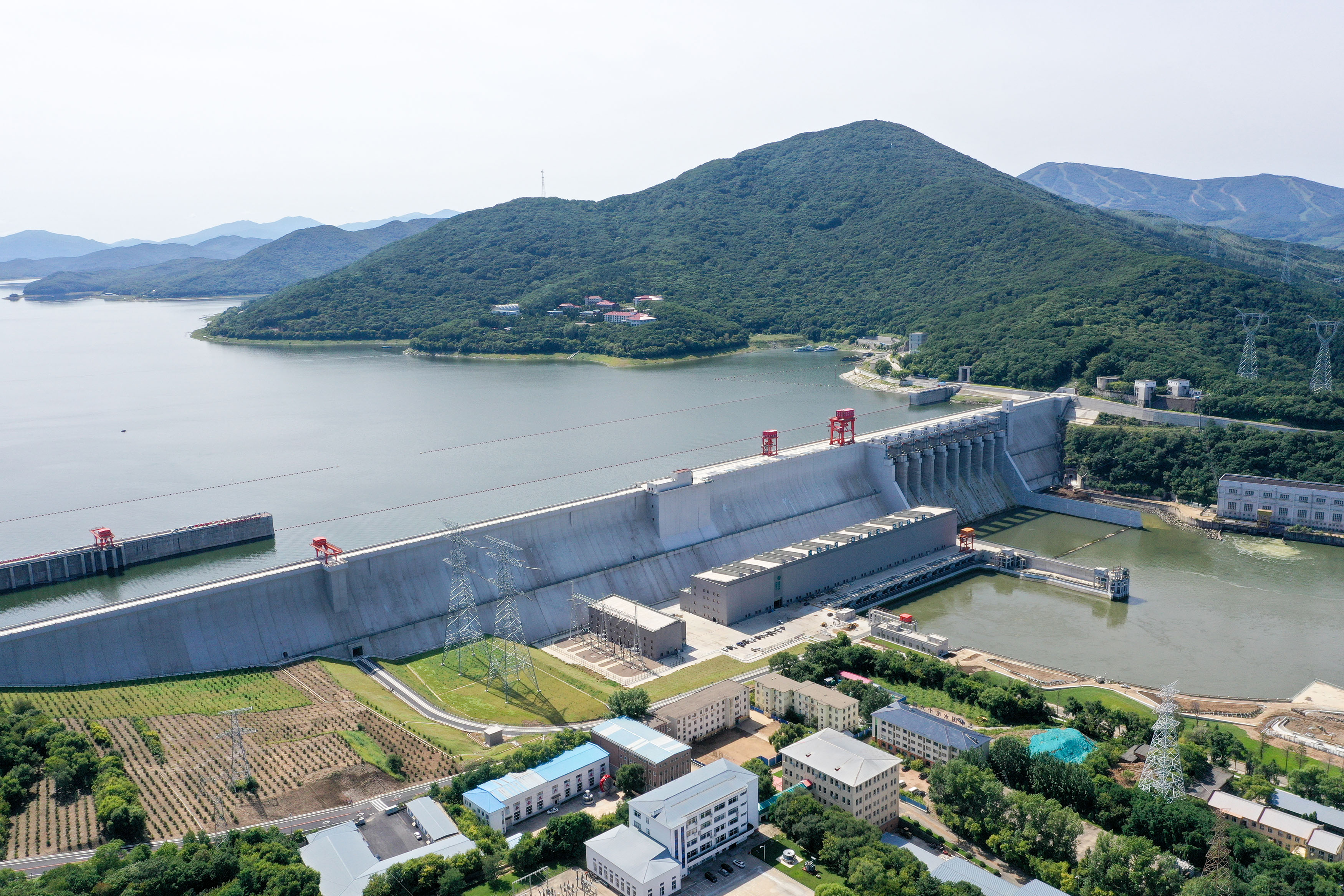 吉林丰满水电站鱼道启用 打通鱼类洄游通道(7)