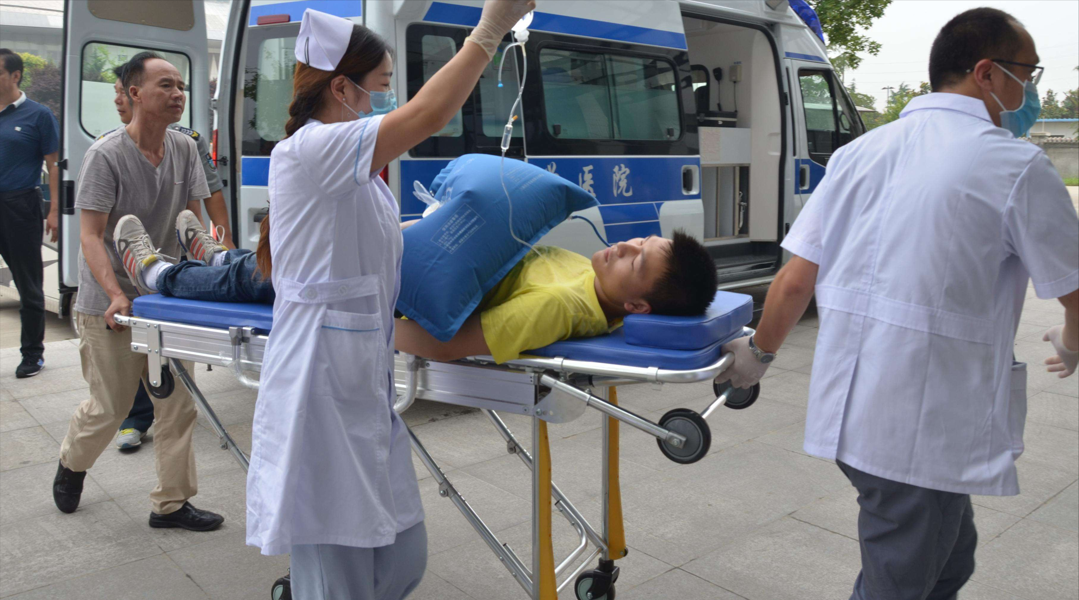 2014年孩子误食癞蛤蟆吃完后集体住院其中一小孩因抢救无效死亡