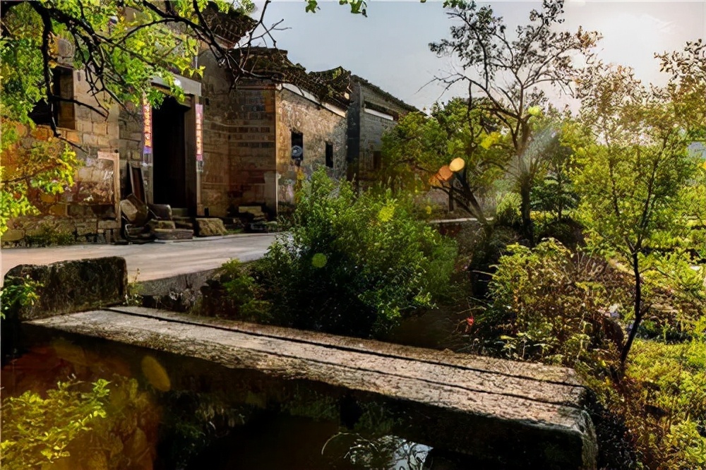宜黄一绝美冷门古镇,商业化轻至今仍古香古色,名气小游客少