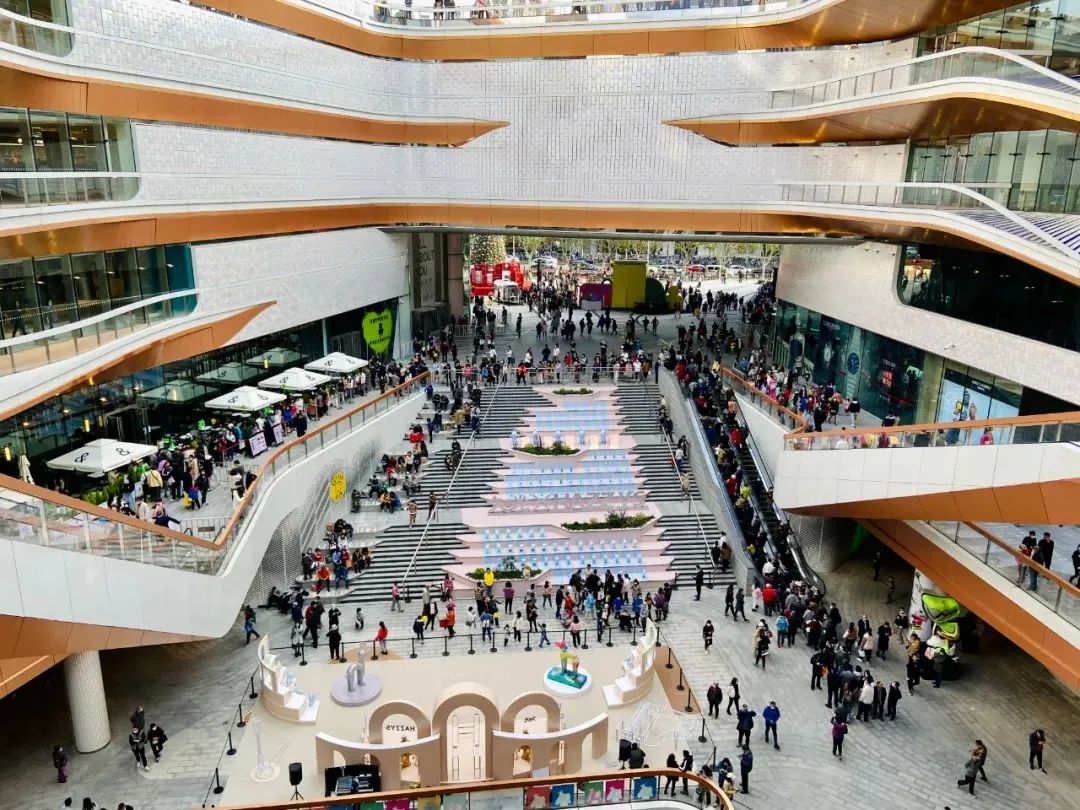 设计鉴赏|上海大宁久光中心,繁华都市里的流动"溪谷"