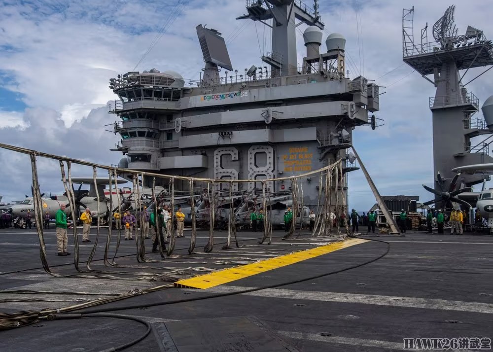 罕见一幕:"尼米兹"号航空母舰架设拦阻网 拯救舰载机最后手段