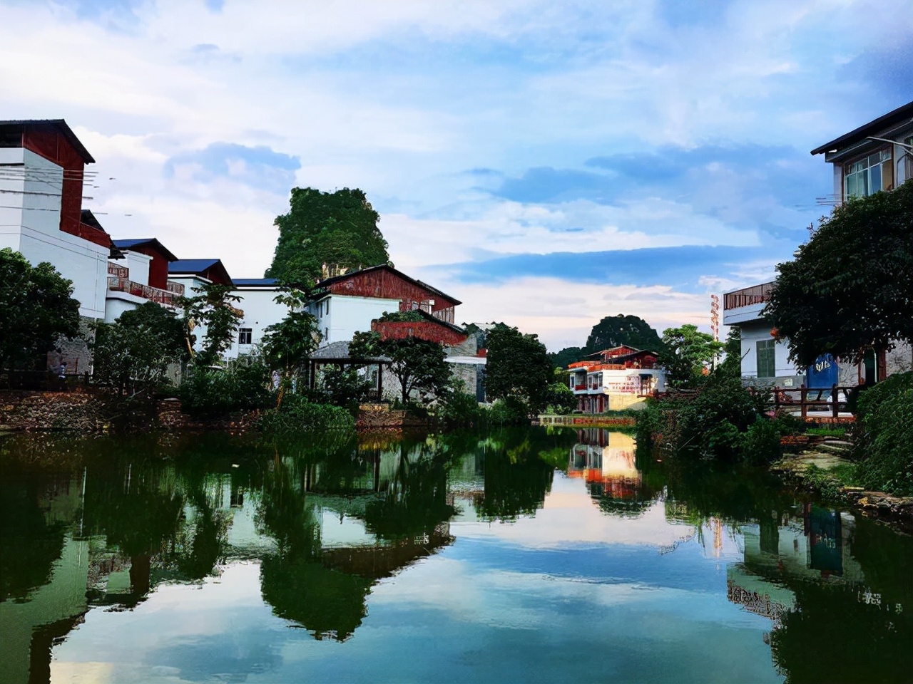 藏在广西田阳的一个小山村,山水环绕,村民过着世外桃源般的生活