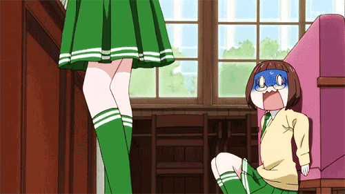 当两条晃悠悠的大长腿经过你面前 你也会经不住想多看几眼的 白白嫩