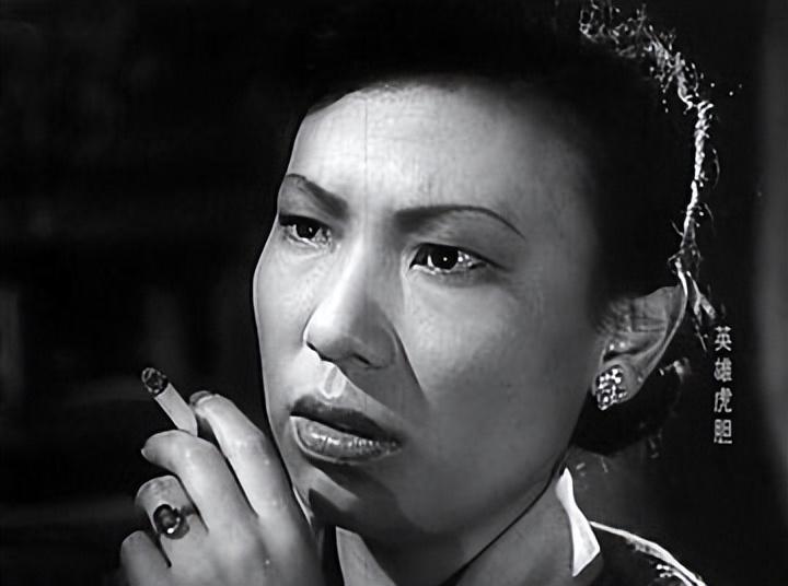 如果单纯从外表来看,张雁完全不符合现在娱乐圈对男演员相貌的刻板